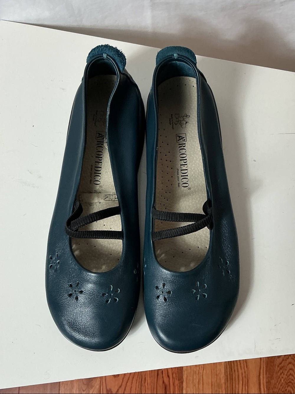 Arcopedico Navy Leather Elastic-Strap Ballet Flats